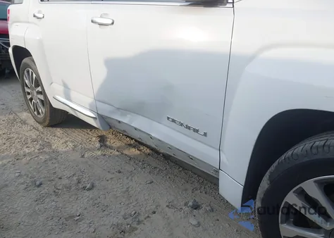 2017 GMC Terrain Denali z USA, uszkodzony, nr VIN 2GKFLVE3XH6332603